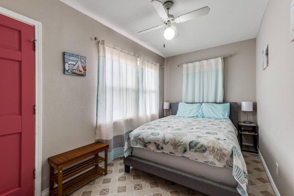 גלווסטון Cozy Sea Breeze Bungalow - 2 Mins To The Beach מראה חיצוני תמונה